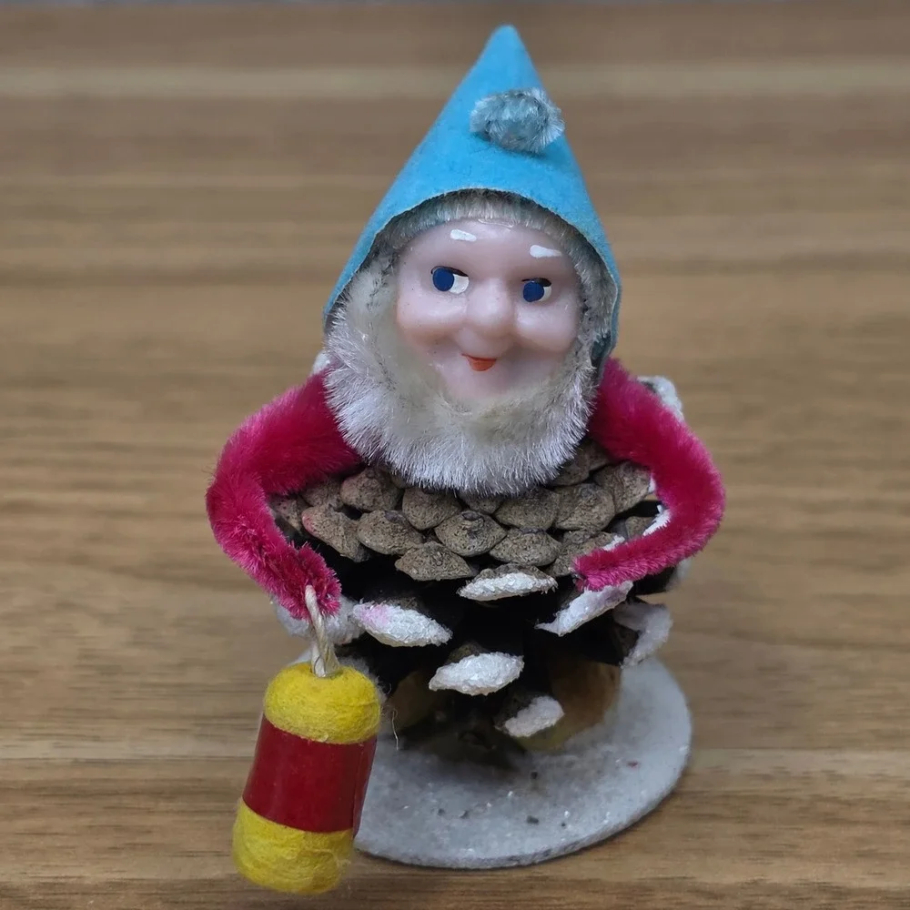 Vtg Pine Cone Gnome Christmas Elves Dwarfs Figures Pipe Cleaners Set of 4 Japan